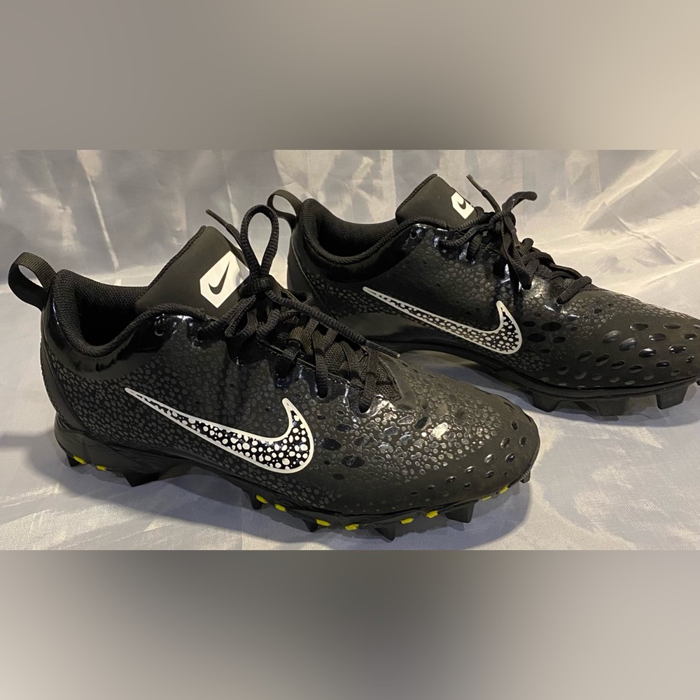 “Nike” Black and White Cleats Size 11